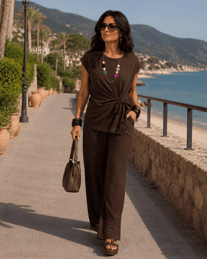 Completo elegante con maglia, pantaloni e collana